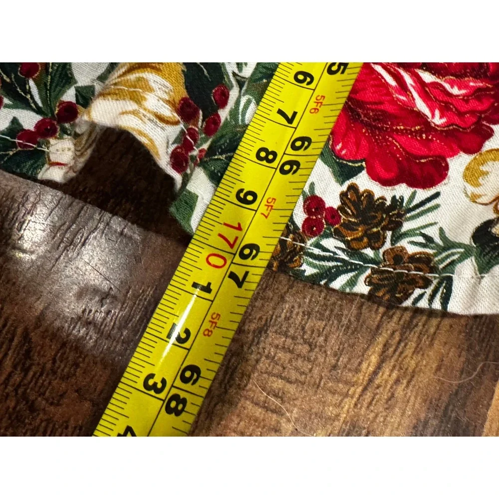 Vintage Christmas Round Tablecloth Ruffled Poinsettia Pinecone Red Green 67